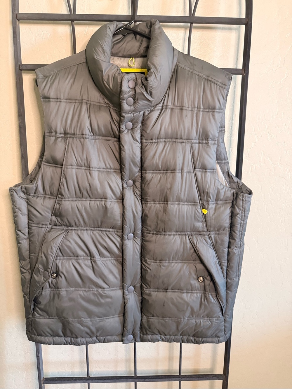 GAP Winter Edition 2012 Men’s XL Gray Puffer Vest Precision Designed Outerwear